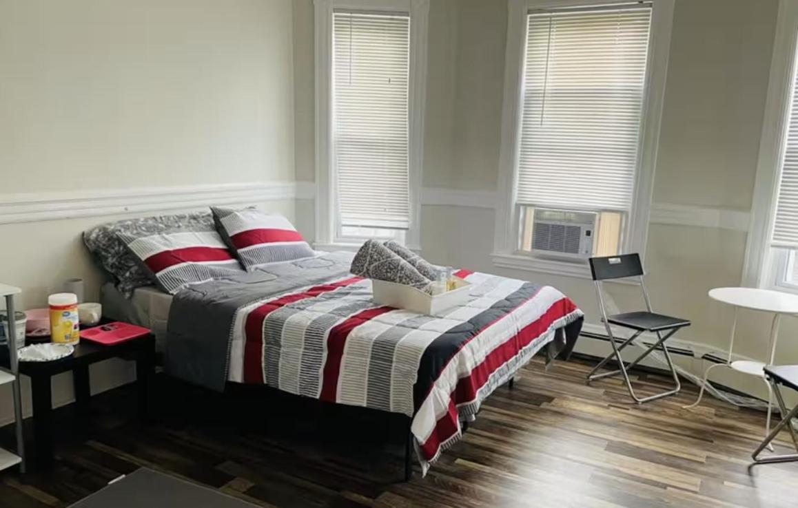 Lovely Close To The Redline And Downtown Habitación en casa particular Boston